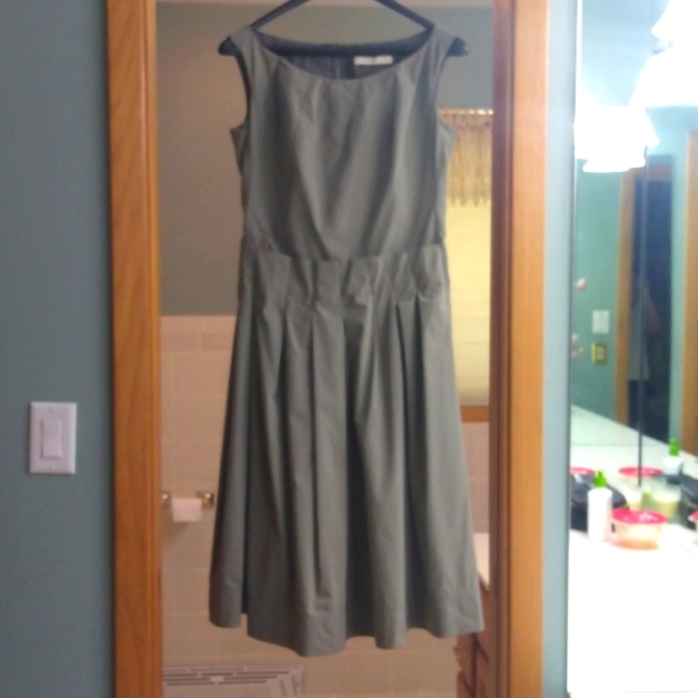 NIU TAUPE GORGEOUS SLEEVELESS ITALIAN MIDI DRESS - XS